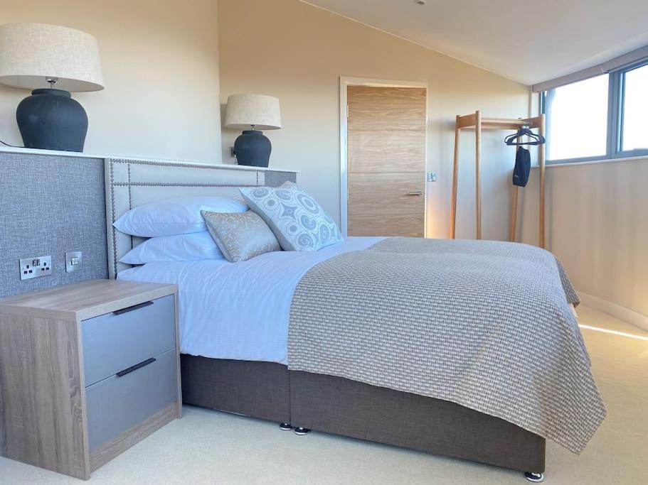 Luxury Converted Water Tower In Flockton Villa Emley Eksteriør billede